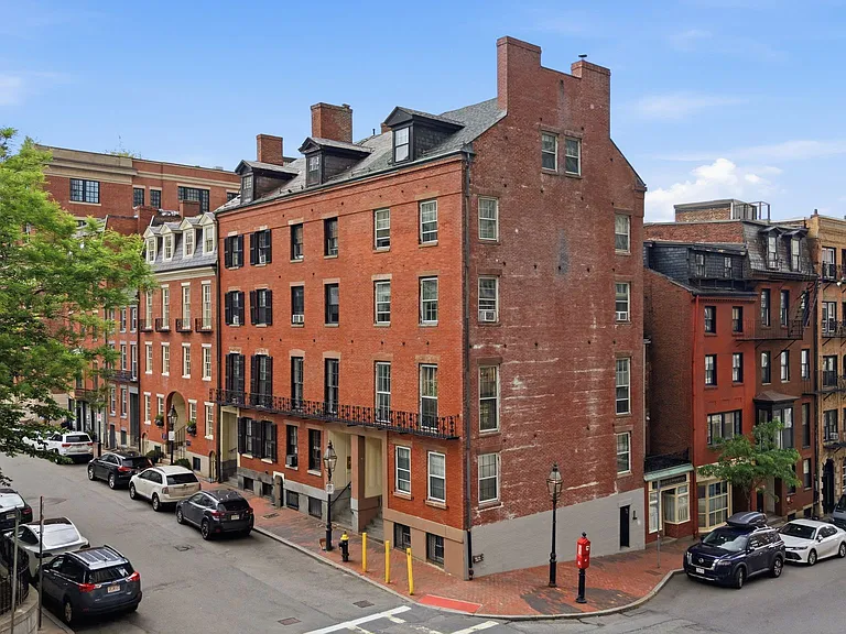 4 Derne St #2 — Photo 29