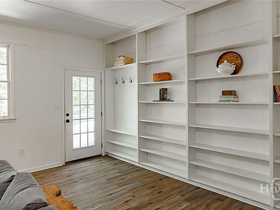 4th image of 1070 Sunnyside Drive
