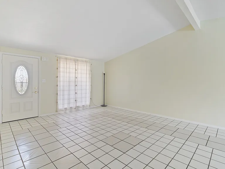 22312 Lasalle Rd — Photo 9