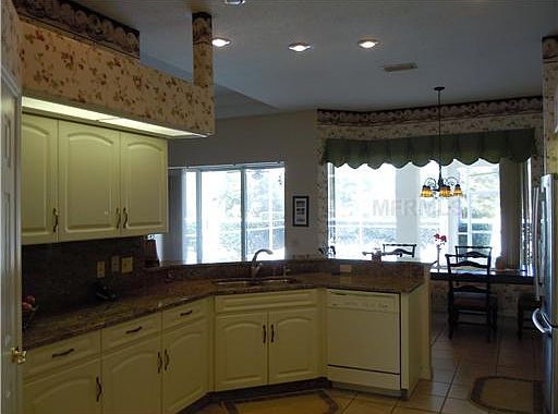 4th image of 3910 Valrico Grove Dr