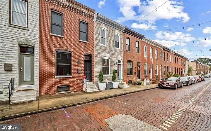 3 bed, 2.0 bath, 1124 sqft, $2,200 — Photo 3