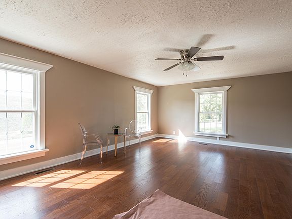 5th image of 2930 Thorn Grove Pike