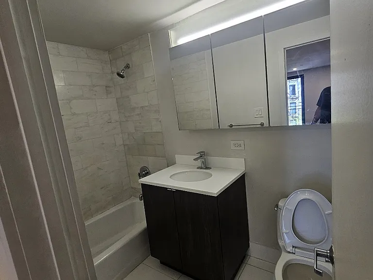 516 E 6th St #3A — Photo 2