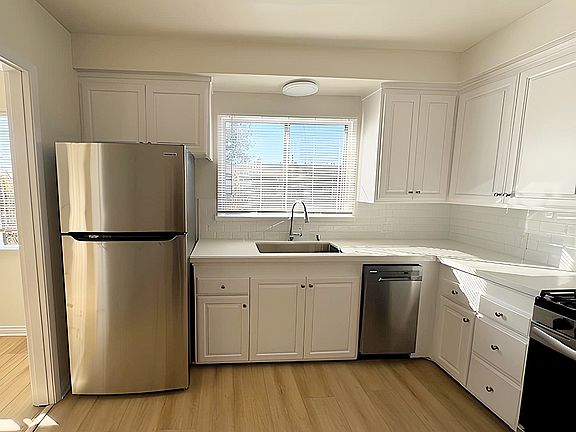 4th image of 6406 Roble Ave #10