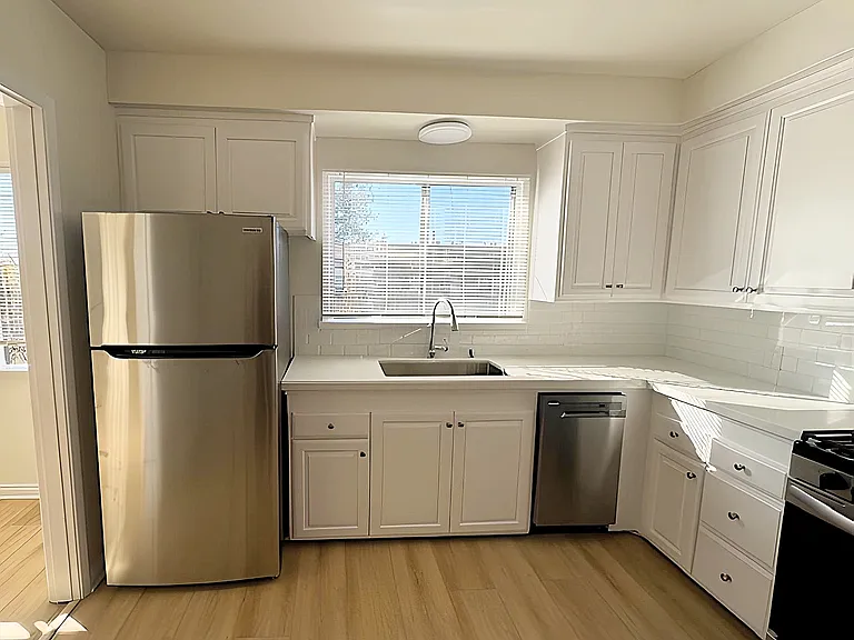 6406 Roble Ave #10 — Photo 4