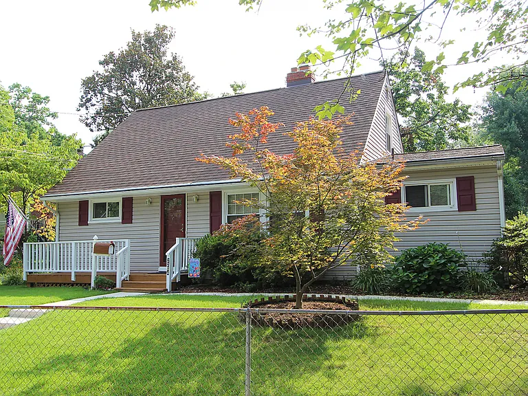 2204 Luzerne Ave — Photo 2