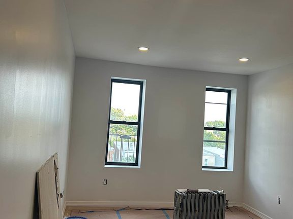 3rd image of 1921 Holland Ave #4A