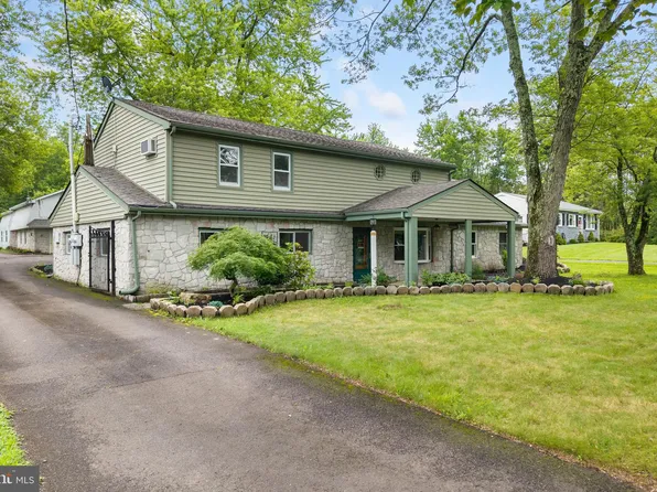 2965 Upper Ridge Rd, Pennsburg, PA 18073