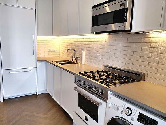 5th image of 184 Kent Ave APT B613
