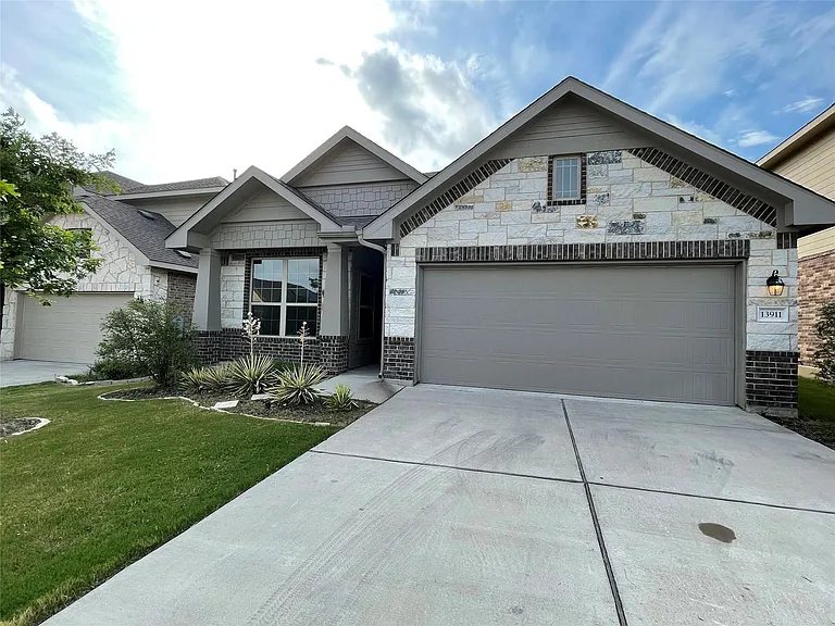 13911 Stripling Ln #22 — Photo 1