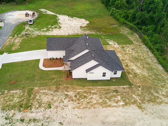 3rd image of 214 SW Camphor Ct