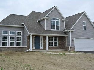 3289 Sterlingwood Ln, Perrysburg, OH 43551