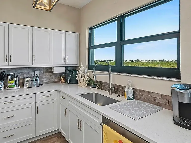 5408 Eagles Point Cir #302 — Photo 17