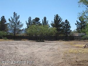 3rd image of 4582 S San Pedro Ave