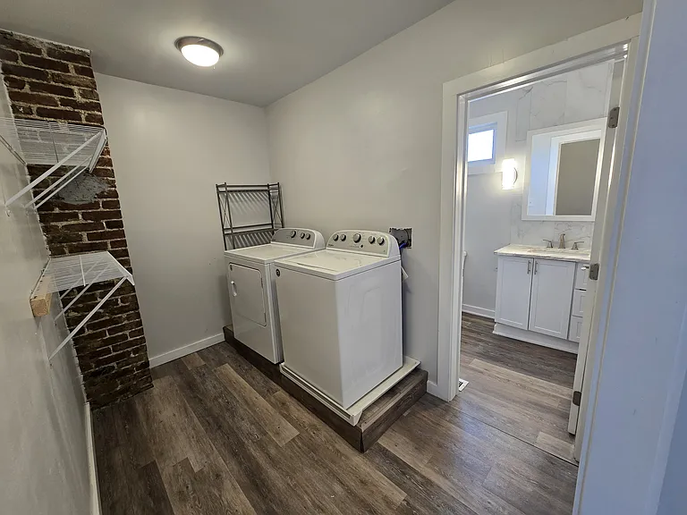 479 Norton St — Photo 15