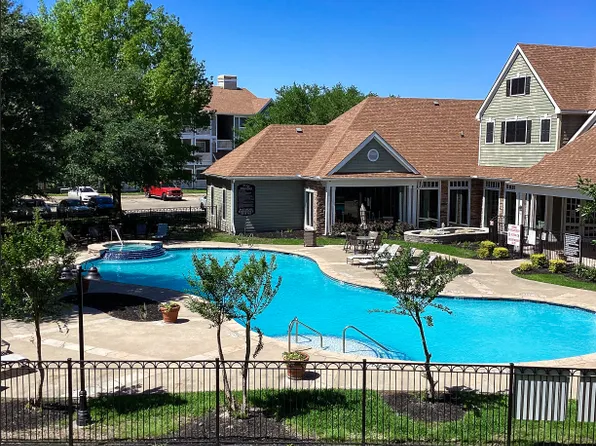 Lodge at West Oaks