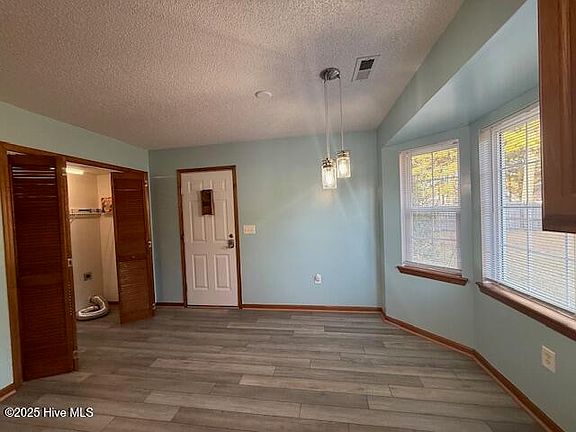 5th image of 114 Lawndale Ln