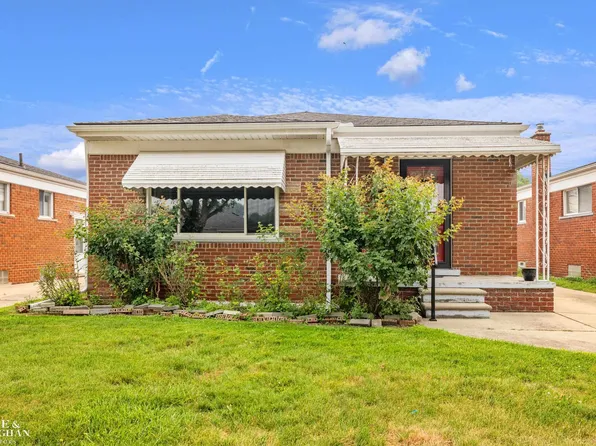 28016 Rockwood St, Saint Clair Shores, MI 48081