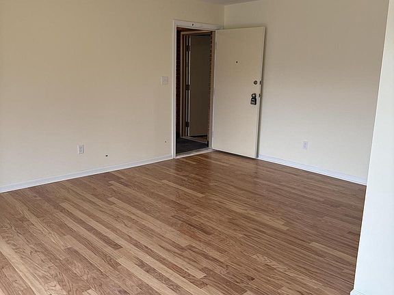 4th image of 2754 Hollywood Rd APT 104
