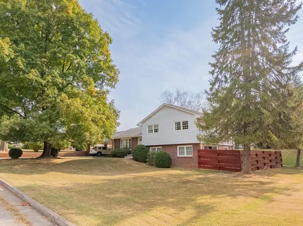 1512 8th St, Radford, VA 24141