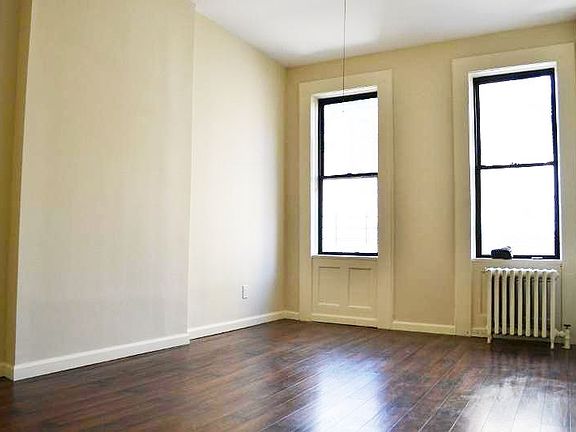 3rd image of 421 Bainbridge St #2R