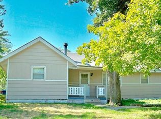221 E 8th St, Halstead, KS 67056