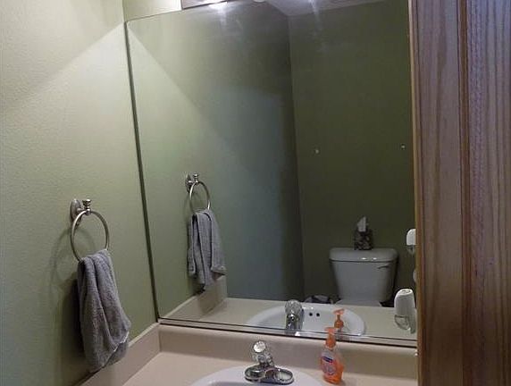 5th image of 1142 10th Ave NW