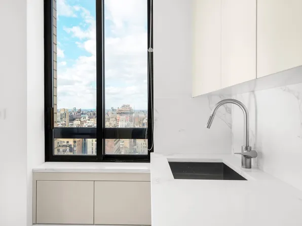 171 East 84th Street image 13 of 25