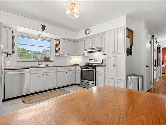 4th image of 460 Topton Rd