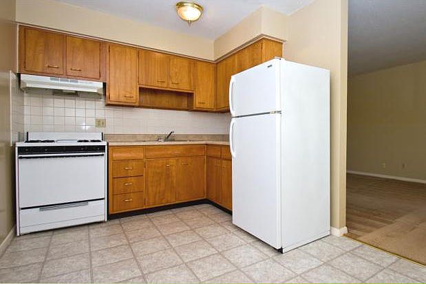 1st image of 2950 Hawthorne Dr #2919D