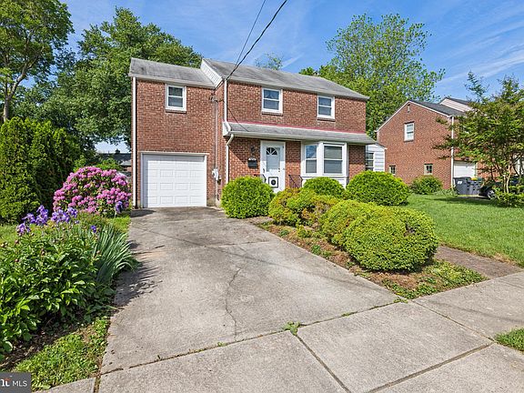 3rd image of 304 Becker Ave