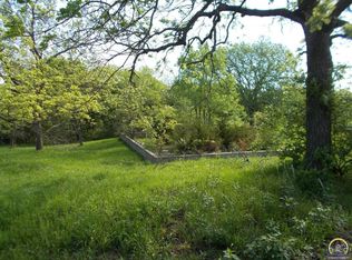 9068 Lake Hills Rd, Ozawkie, KS 66070