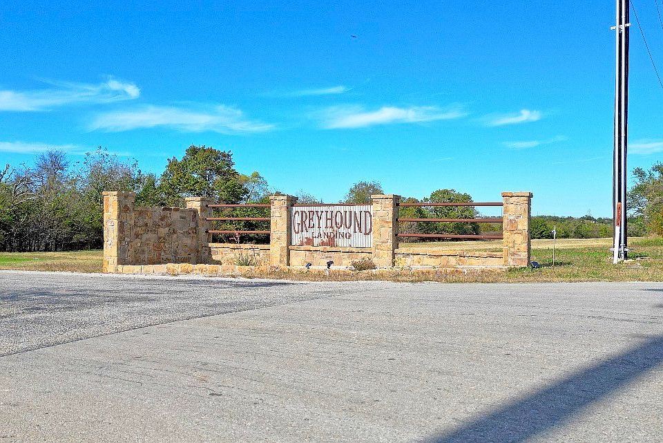 2nd image of 1020 Lilly Ln