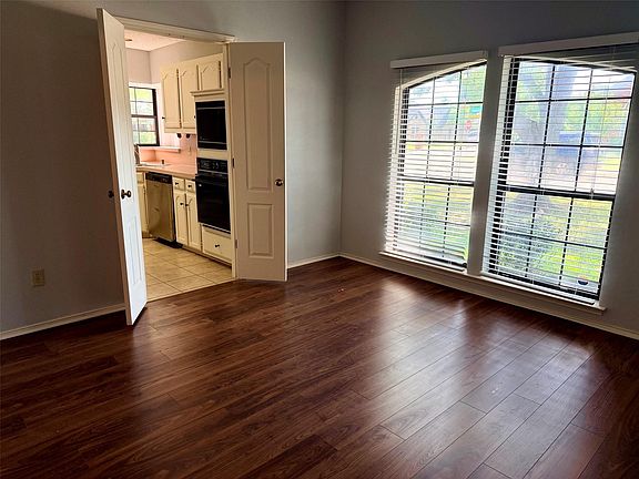 3rd image of 1712 Colonial Ct
