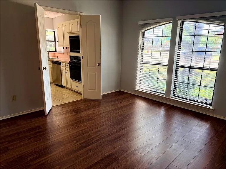 1712 Colonial Ct — Photo 3