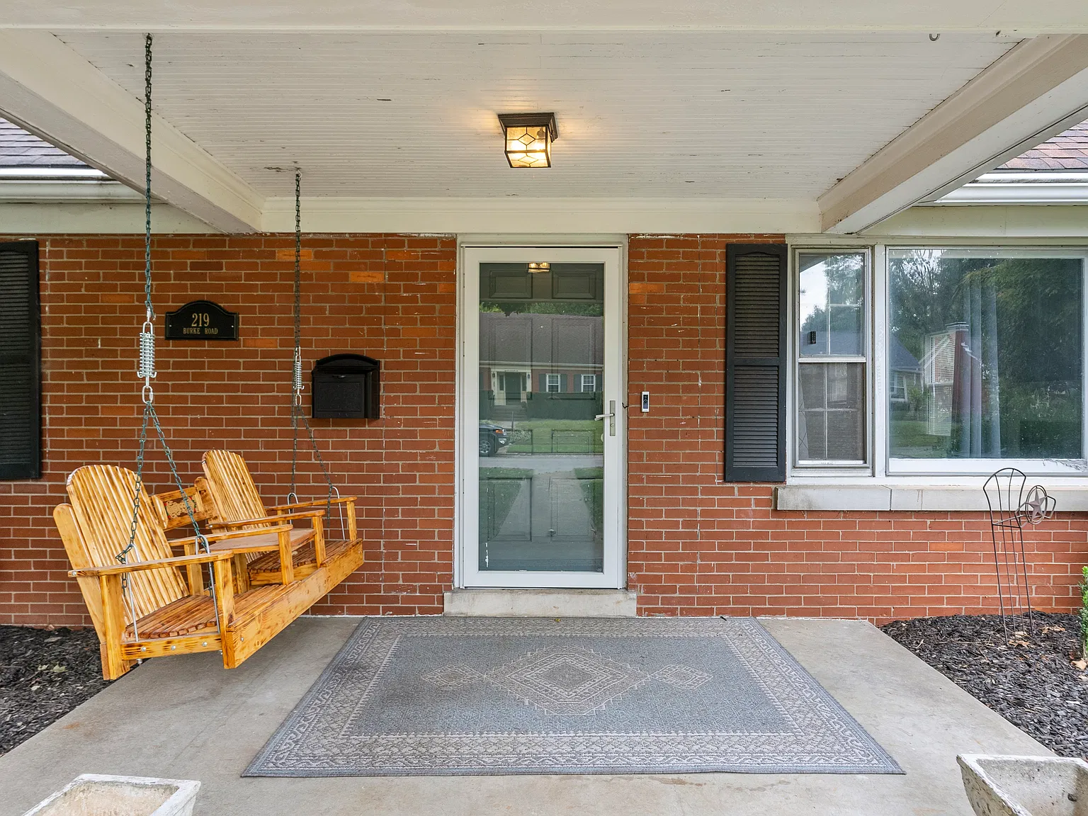 3 bed, 2.5 bath, 1610 sqft, $2,600 — Photo 3