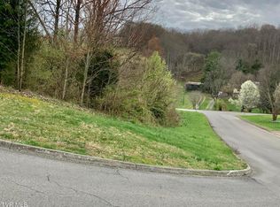 13 Highland Meadows Dr, Blountville, TN 37617