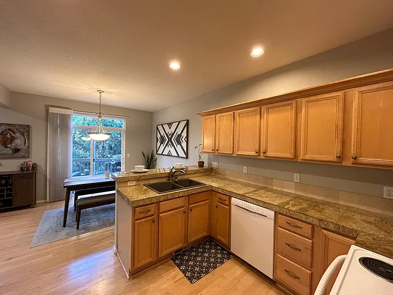 3737 SW Stephenson St — Photo 9