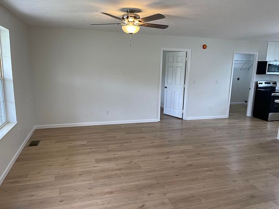 3rd image of 825 Quiet Oaks Way