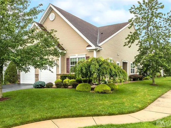2 Constitution Dr, Monroe Township, NJ 08831