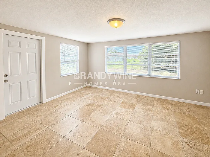 7317 Oak Crest Dr — Photo 8