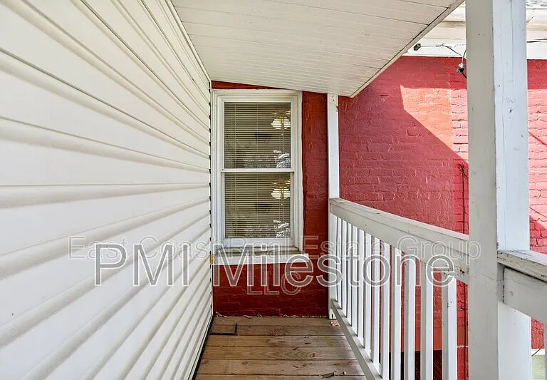 118 S Locust St — Photo 21
