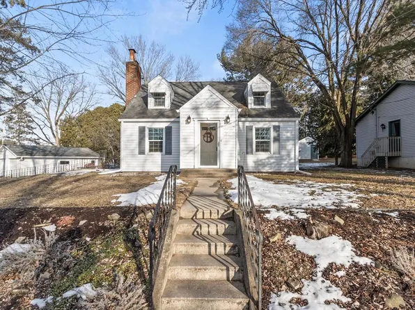 422 North Cleveland St, Poynette, WI 53955
