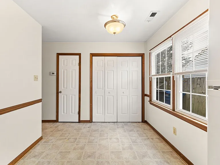 868 Avatar Dr — Photo 17