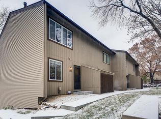 122 River Woods Ln, Burnsville, MN 55337