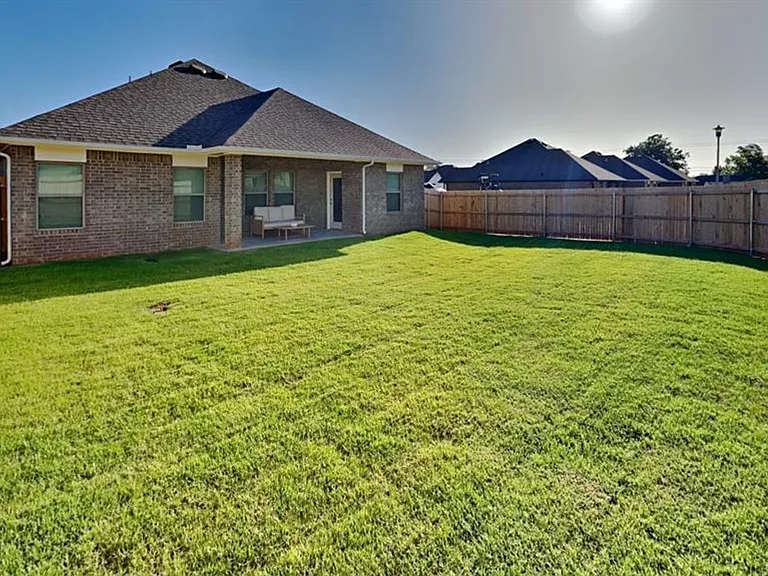 7020 Labelle Dr — Photo 22
