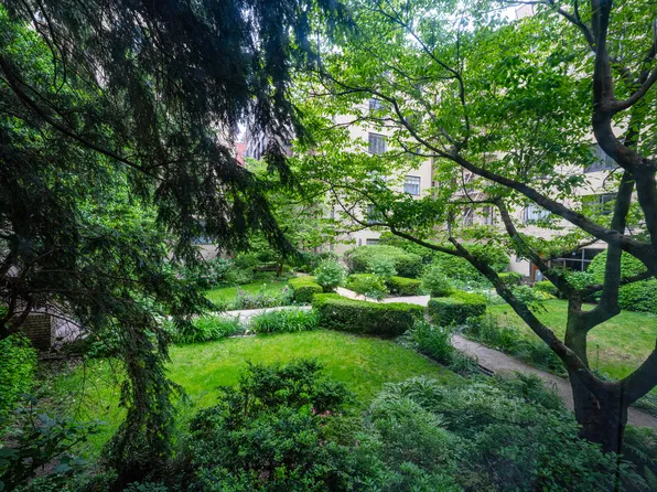 250 West 24th Street image 8 of 12