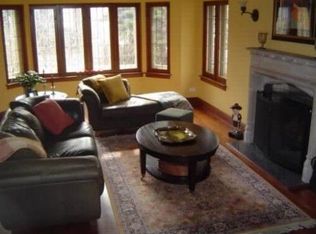 255 Bloomingbank Rd, Riverside, IL 60546