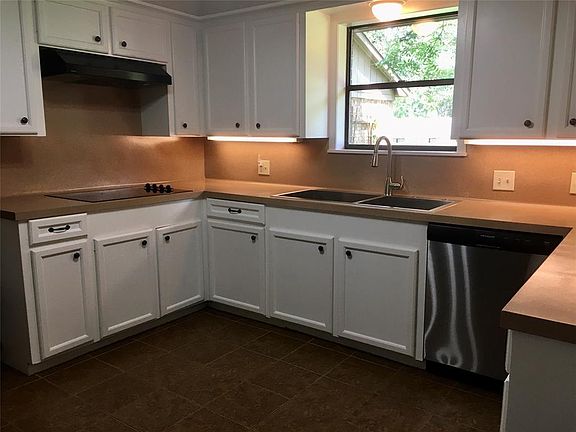 3rd image of 1545 Bell Oaks Dr