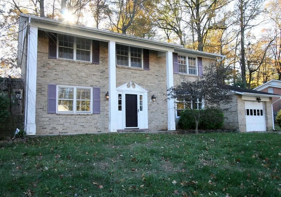 4 bed, 2.5 bath, 2200 sqft, $3,800 — Photo 1